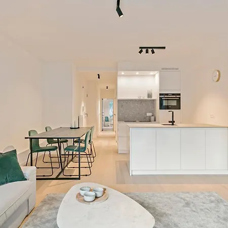 شقة Renovated Getaway In Centre Of *